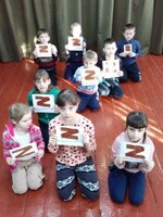 СТРАНА ДУРАКОВ. В Красноярском крае детей поставили на колени с буквой Z в руках